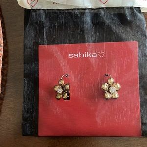 Sabika Lavish flower drops
